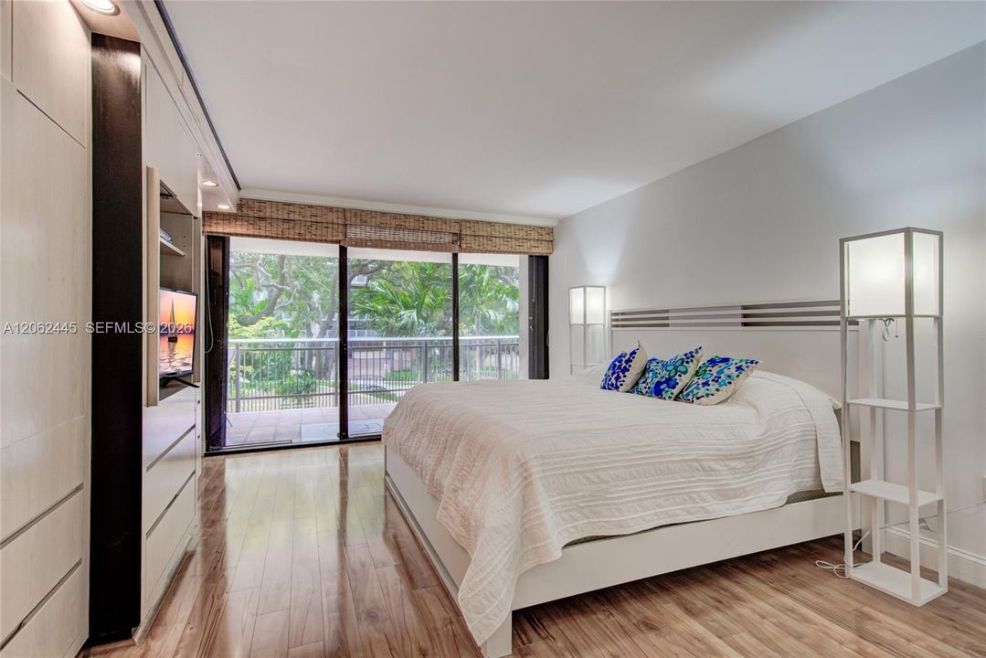 For Rent: $4,950 (3 beds, 2 baths, 1587 Square Feet)