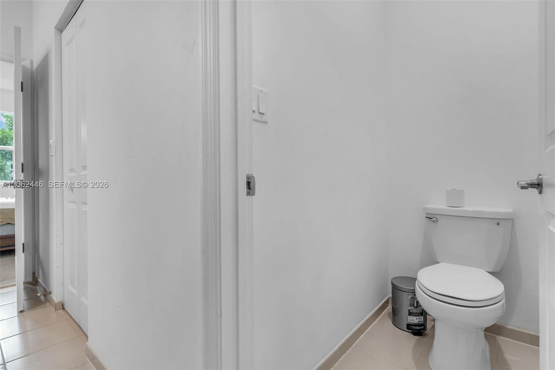 На продажу: $550,000 (3 спален, 2 ванн, 2024 Квадратных фут)