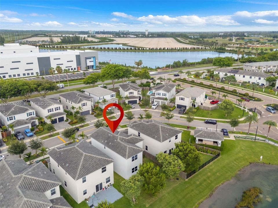 На продажу: $550,000 (3 спален, 2 ванн, 2024 Квадратных фут)