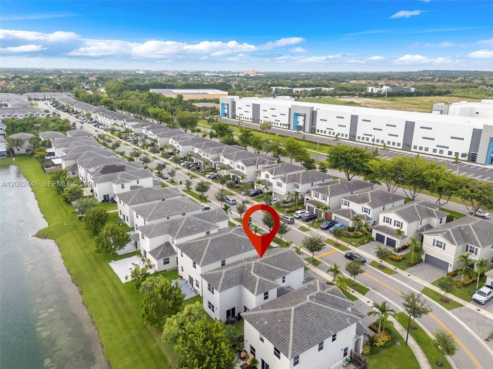 На продажу: $550,000 (3 спален, 2 ванн, 2024 Квадратных фут)