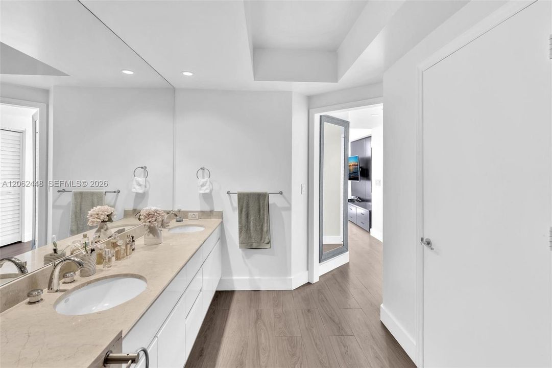 For Rent: $6,300 (2 beds, 2 baths, 1694 Square Feet)