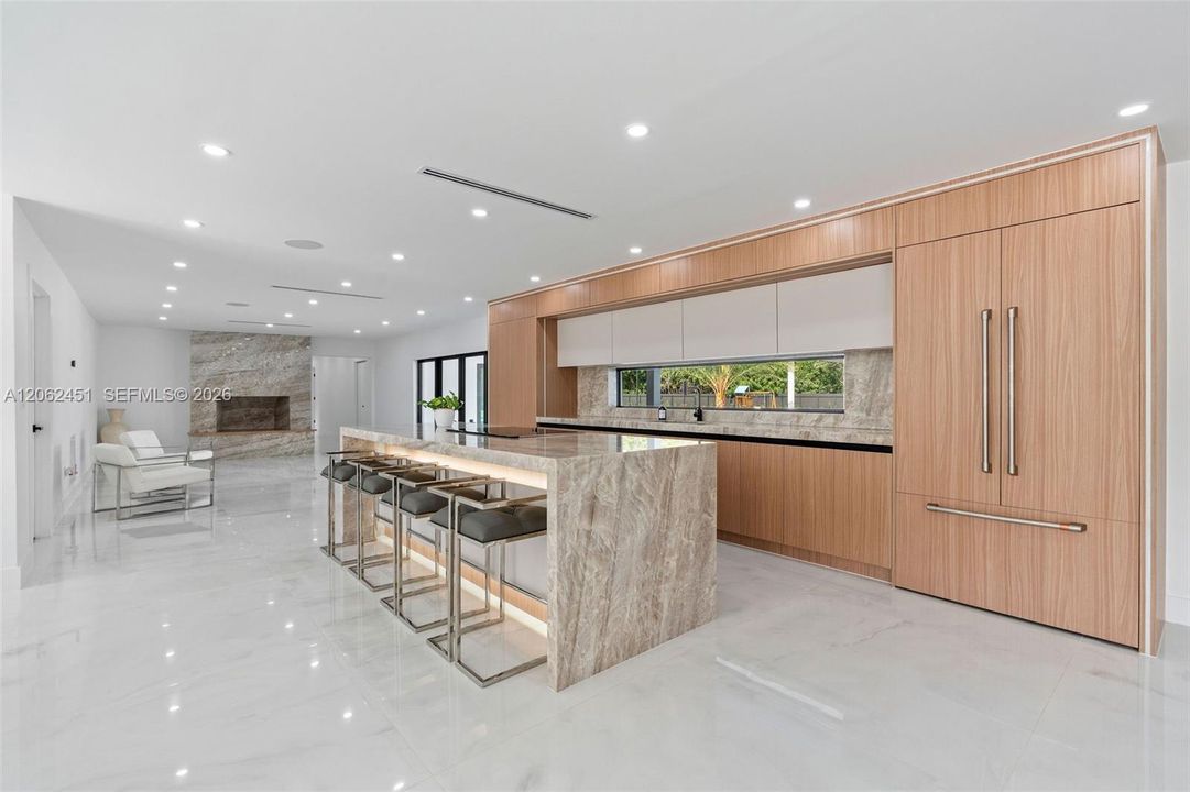 На продажу: $2,399,000 (6 спален, 4 ванн, 4337 Квадратных фут)