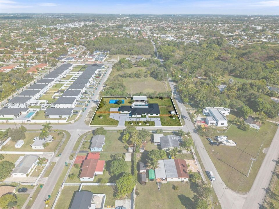 На продажу: $2,399,000 (6 спален, 4 ванн, 4337 Квадратных фут)