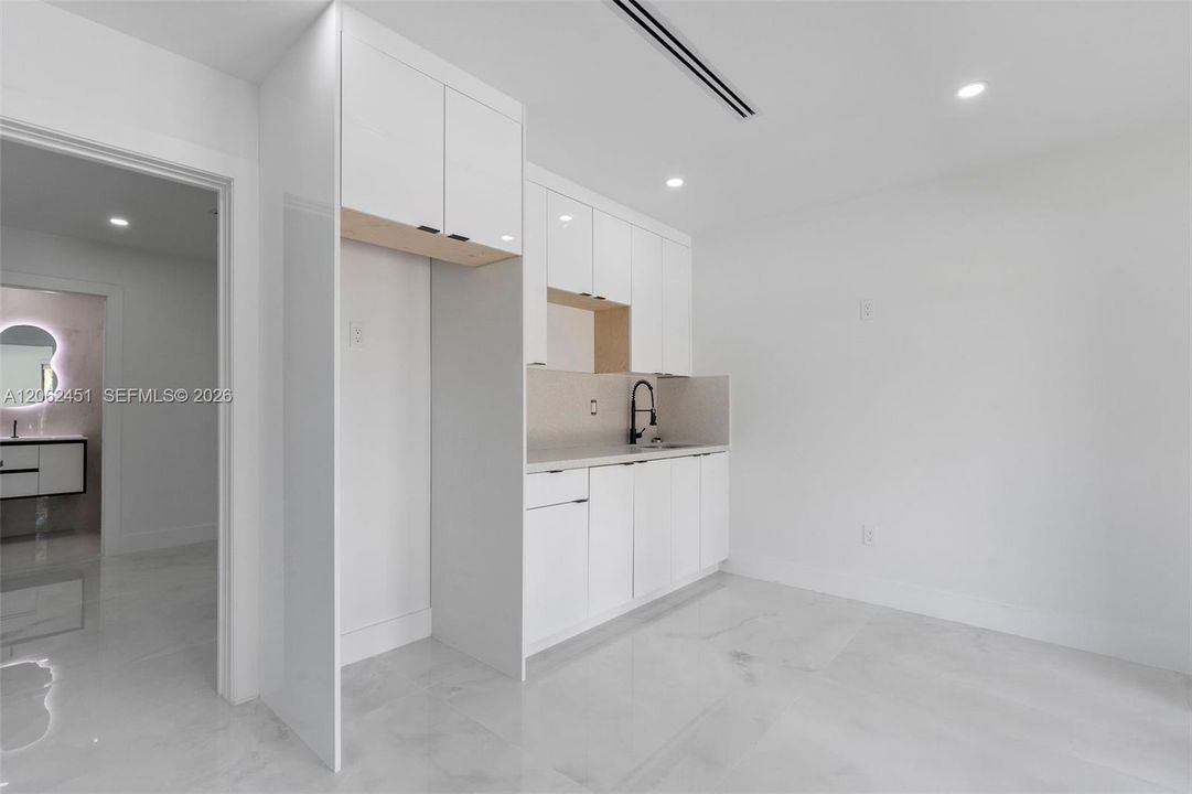 На продажу: $2,399,000 (6 спален, 4 ванн, 4337 Квадратных фут)