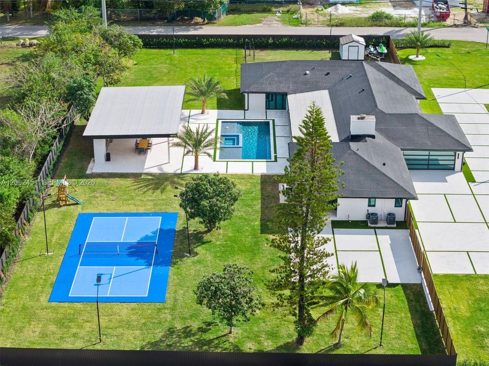 На продажу: $2,399,000 (6 спален, 4 ванн, 4337 Квадратных фут)
