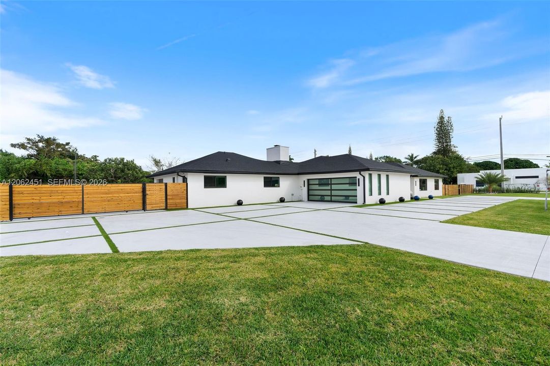 На продажу: $2,399,000 (6 спален, 4 ванн, 4337 Квадратных фут)
