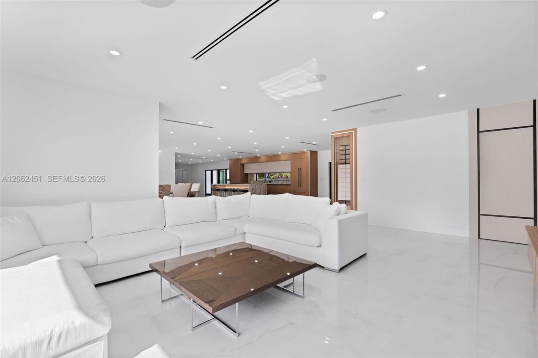 На продажу: $2,399,000 (6 спален, 4 ванн, 4337 Квадратных фут)
