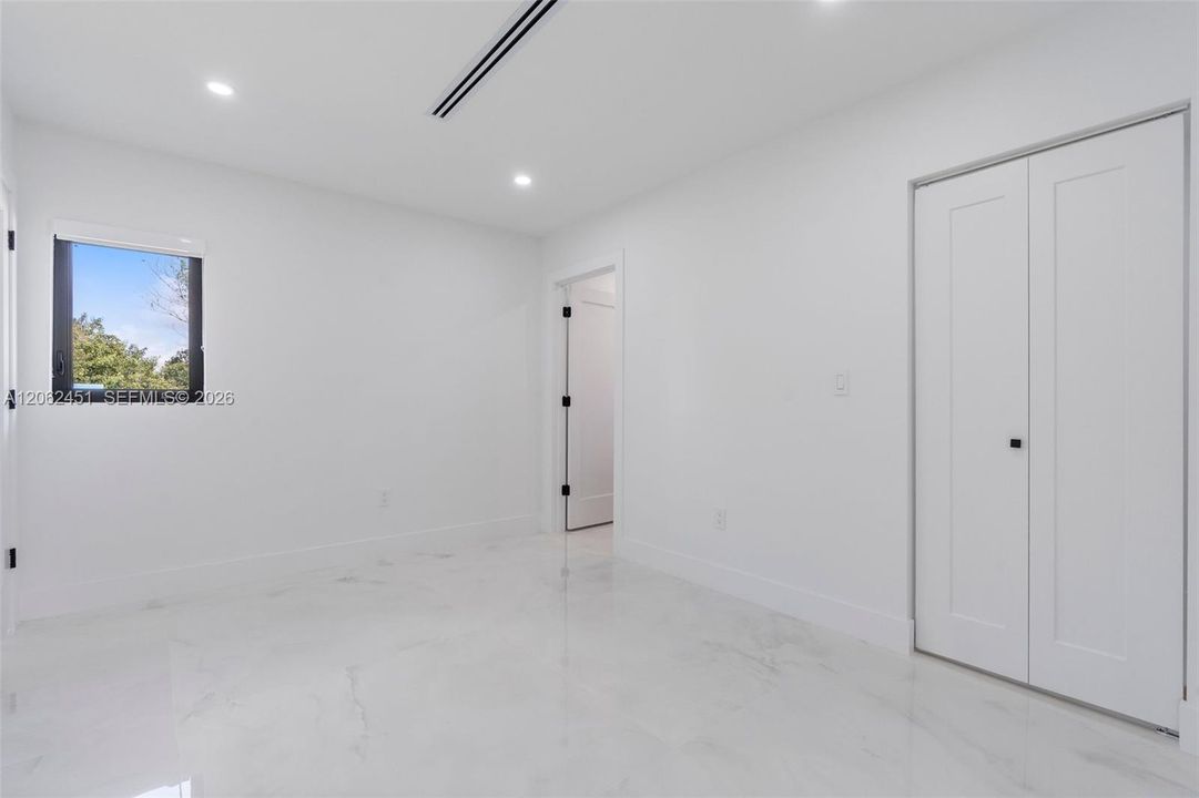 На продажу: $2,399,000 (6 спален, 4 ванн, 4337 Квадратных фут)