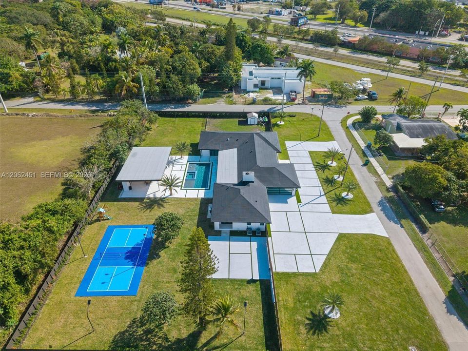 На продажу: $2,399,000 (6 спален, 4 ванн, 4337 Квадратных фут)