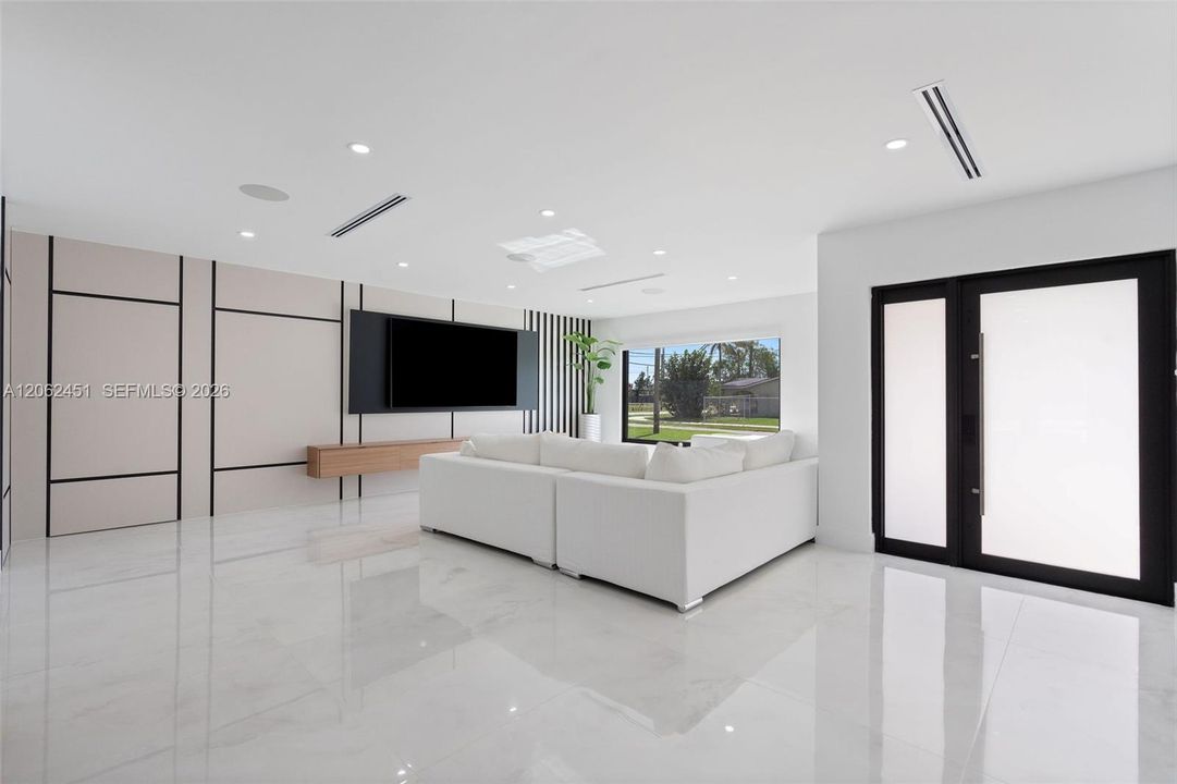 На продажу: $2,399,000 (6 спален, 4 ванн, 4337 Квадратных фут)