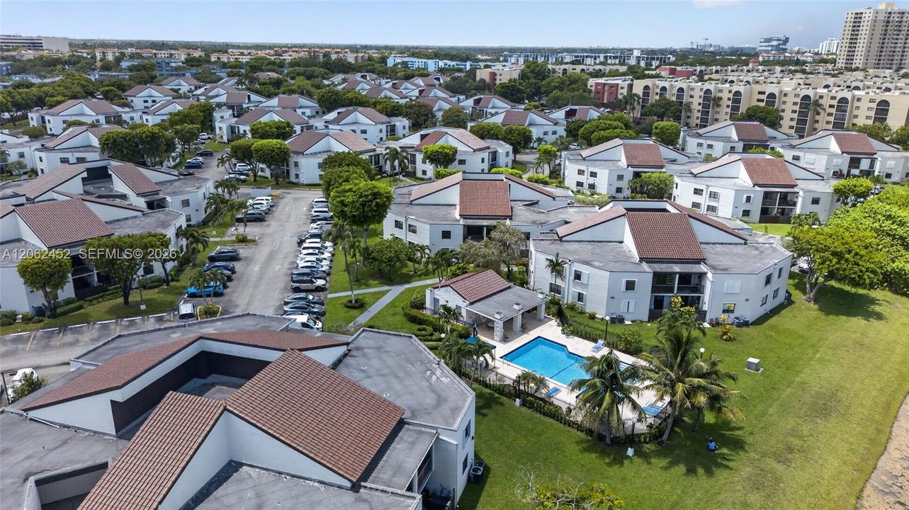 На продажу: $320,000 (2 спален, 2 ванн, 1000 Квадратных фут)
