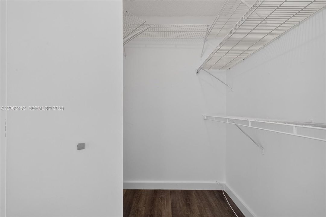 На продажу: $320,000 (2 спален, 2 ванн, 1000 Квадратных фут)