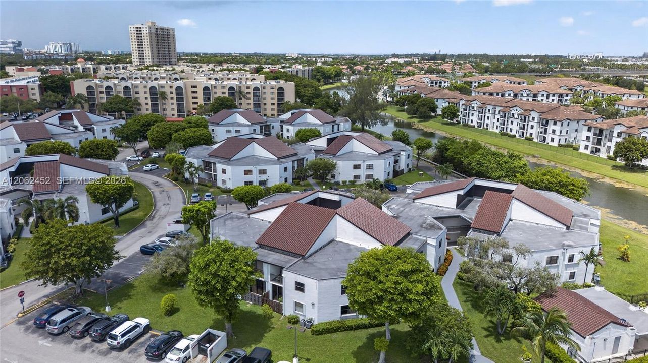 На продажу: $320,000 (2 спален, 2 ванн, 1000 Квадратных фут)