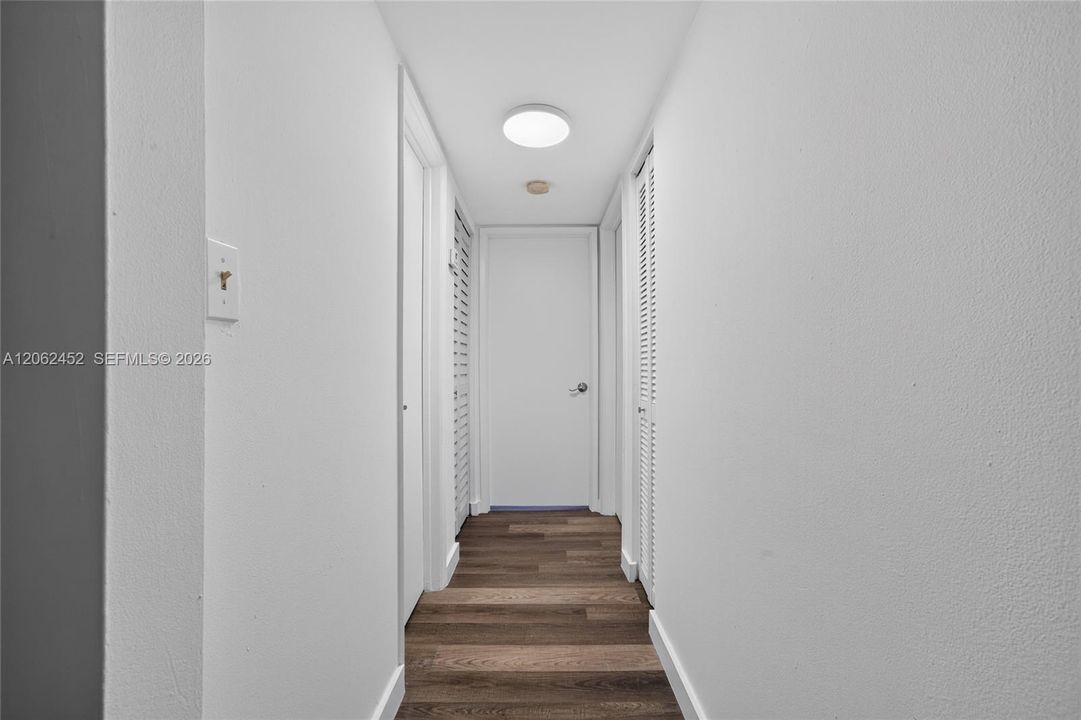 На продажу: $320,000 (2 спален, 2 ванн, 1000 Квадратных фут)