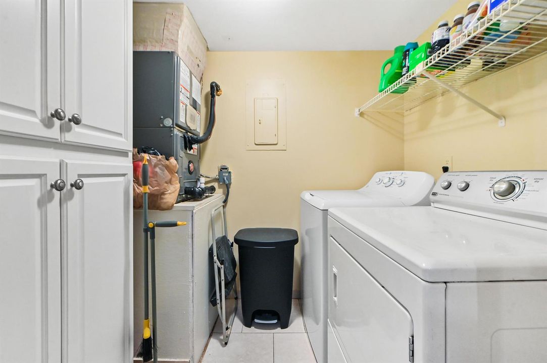 15 laundry room 01