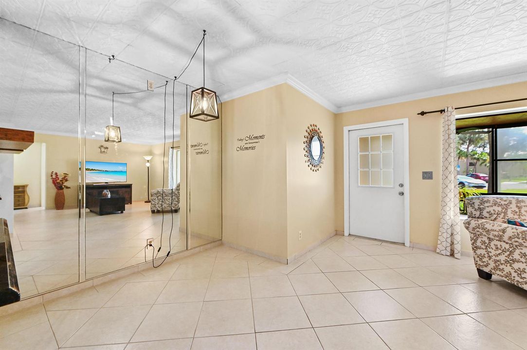 10 Dining Room 02