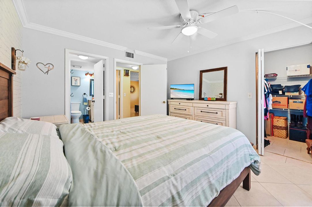 19 Bedroom 02