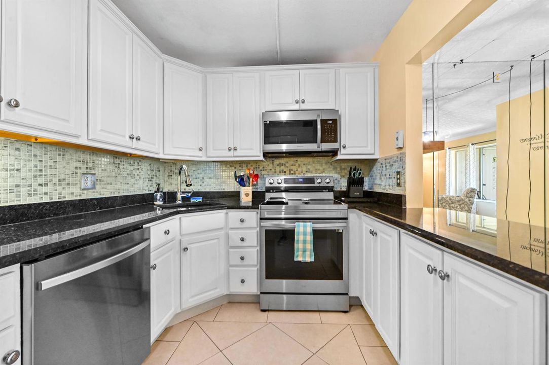 12 Kitchen 02
