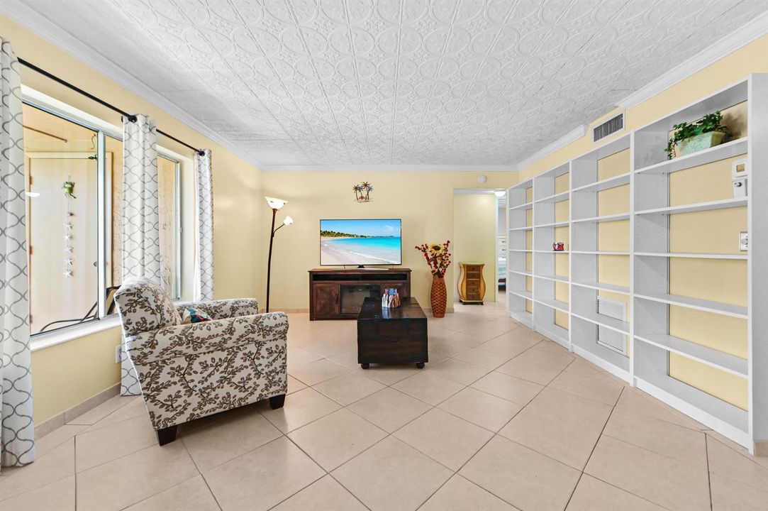 05 Living Room 02