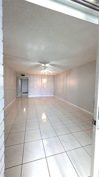For Sale: $149,997 (2 beds, 2 baths, 1025 Square Feet)