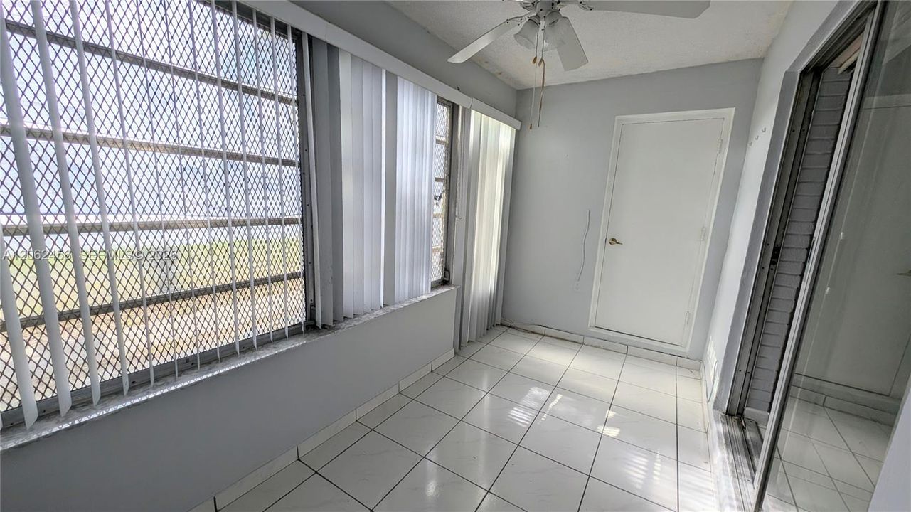 For Sale: $149,997 (2 beds, 2 baths, 1025 Square Feet)