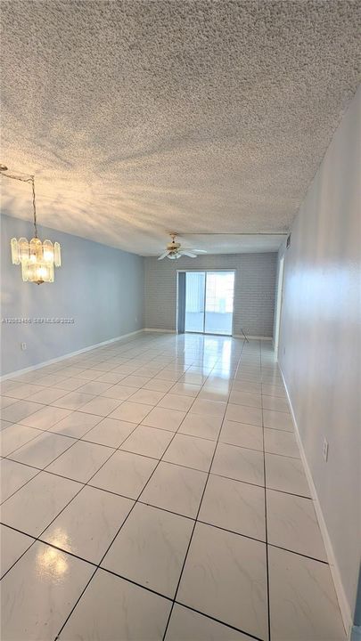 For Sale: $149,997 (2 beds, 2 baths, 1025 Square Feet)
