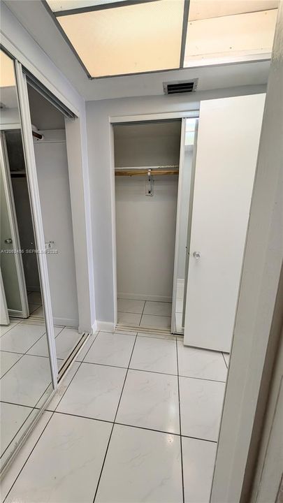 For Sale: $149,997 (2 beds, 2 baths, 1025 Square Feet)