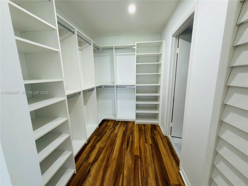 В аренду: $4,000 (4 спален, 3 ванн, 1712 Квадратных фут)