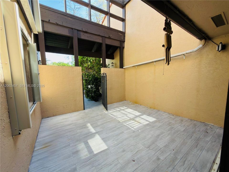 В аренду: $4,000 (4 спален, 3 ванн, 1712 Квадратных фут)