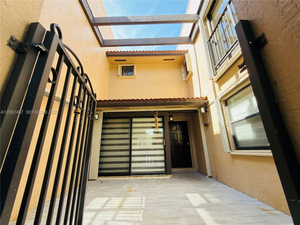 В аренду: $4,000 (4 спален, 3 ванн, 1712 Квадратных фут)
