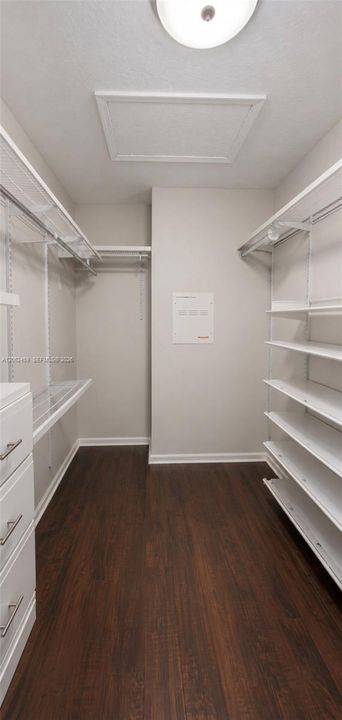 На продажу: $310,000 (4 спален, 2 ванн, 1993 Квадратных фут)