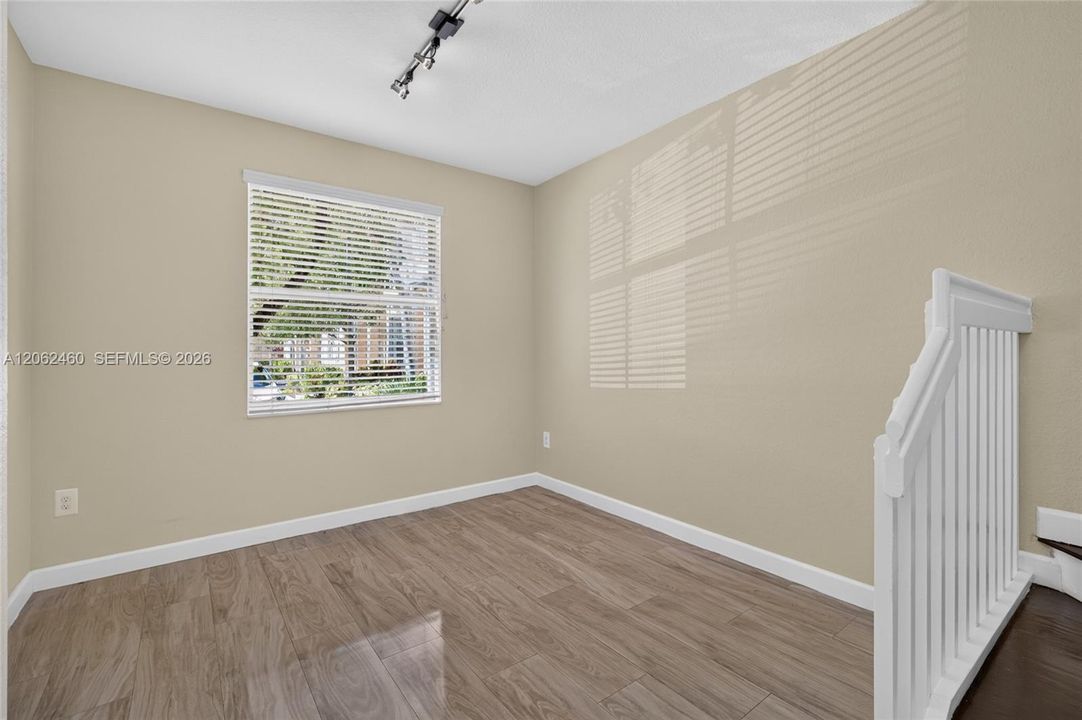 For Sale: $260,000 (3 beds, 2 baths, 1325 Square Feet)