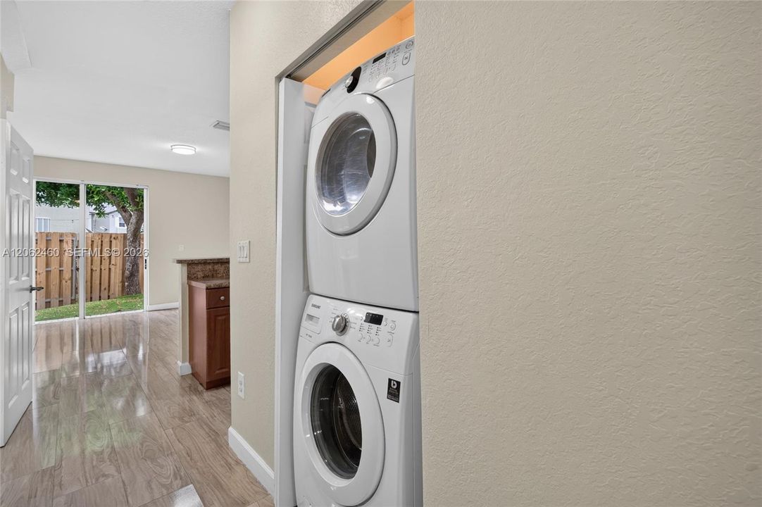 For Sale: $260,000 (3 beds, 2 baths, 1325 Square Feet)