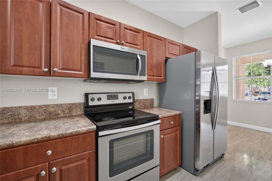 For Sale: $260,000 (3 beds, 2 baths, 1325 Square Feet)