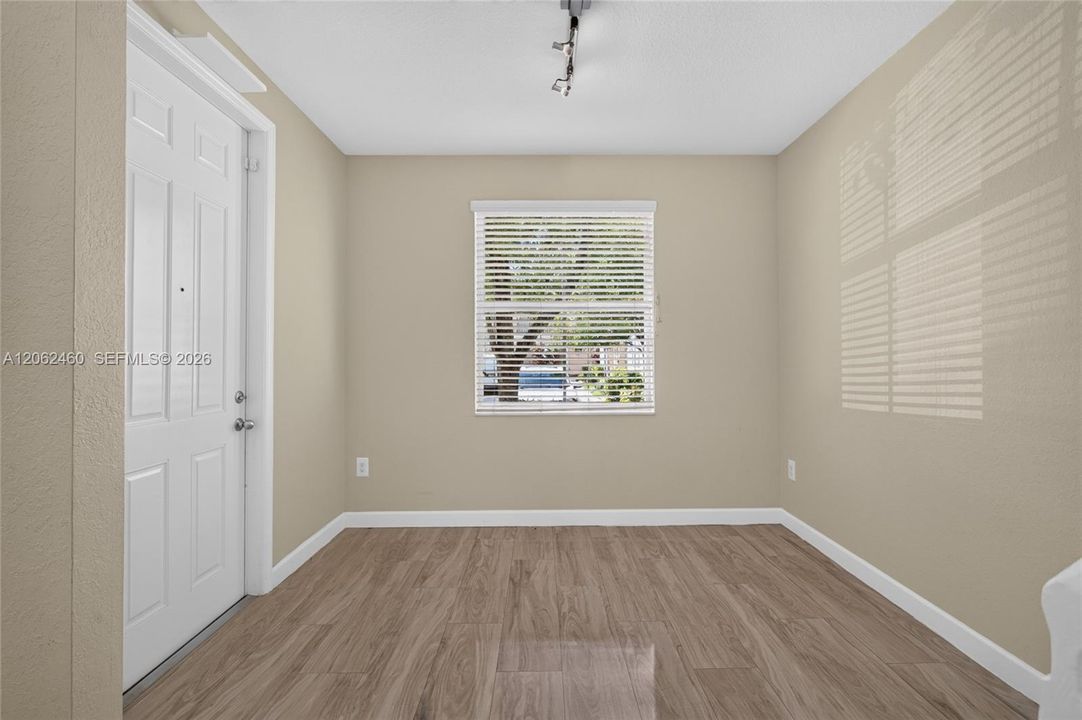 For Sale: $260,000 (3 beds, 2 baths, 1325 Square Feet)