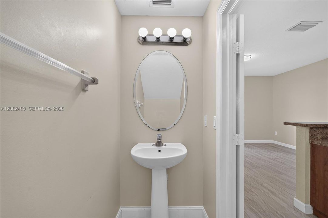 For Sale: $260,000 (3 beds, 2 baths, 1325 Square Feet)