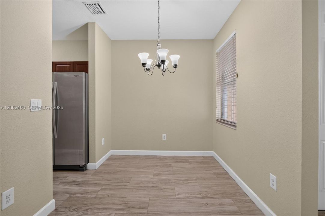 For Sale: $260,000 (3 beds, 2 baths, 1325 Square Feet)
