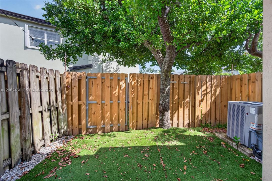 For Sale: $260,000 (3 beds, 2 baths, 1325 Square Feet)