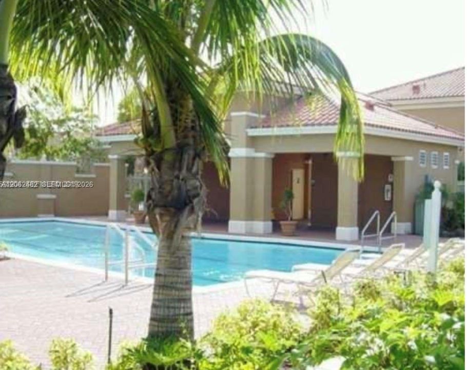 For Rent: $2,700 (2 beds, 2 baths, 1050 Square Feet)