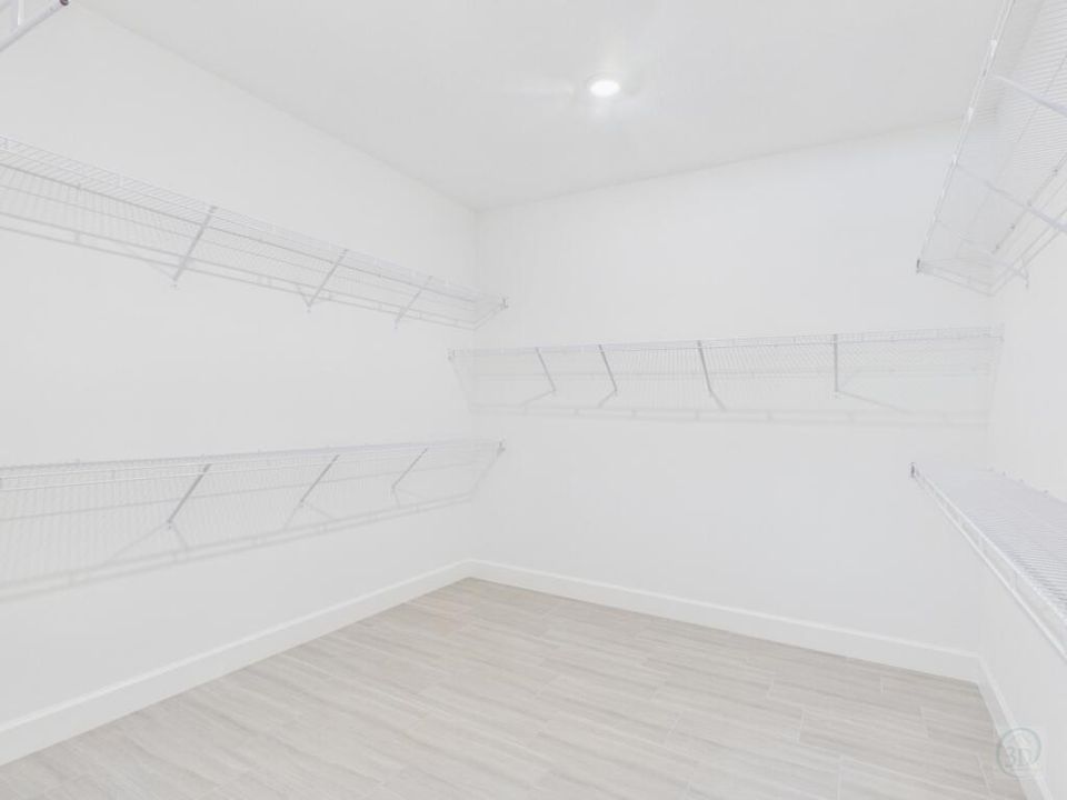CAM06076G6-PR0030-STILL023