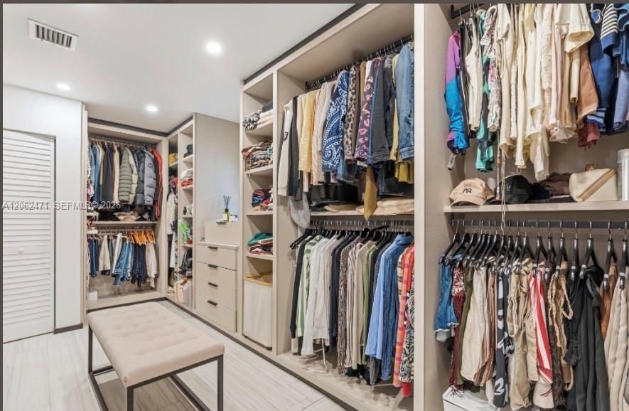 В аренду: $8,300 (3 спален, 2 ванн, 1716 Квадратных фут)
