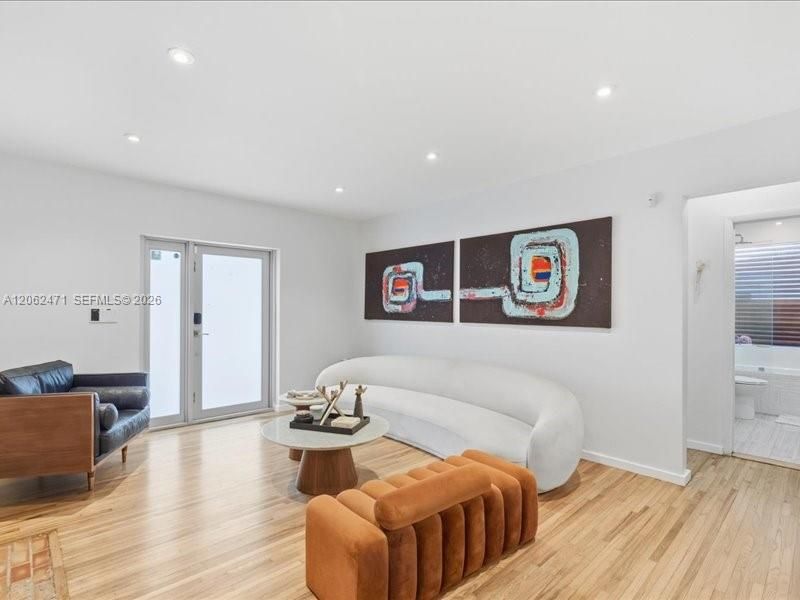 В аренду: $8,300 (3 спален, 2 ванн, 1716 Квадратных фут)