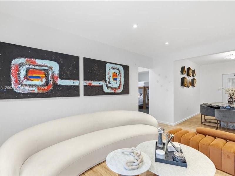 В аренду: $8,300 (3 спален, 2 ванн, 1716 Квадратных фут)