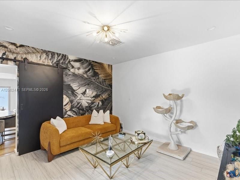 В аренду: $8,300 (3 спален, 2 ванн, 1716 Квадратных фут)