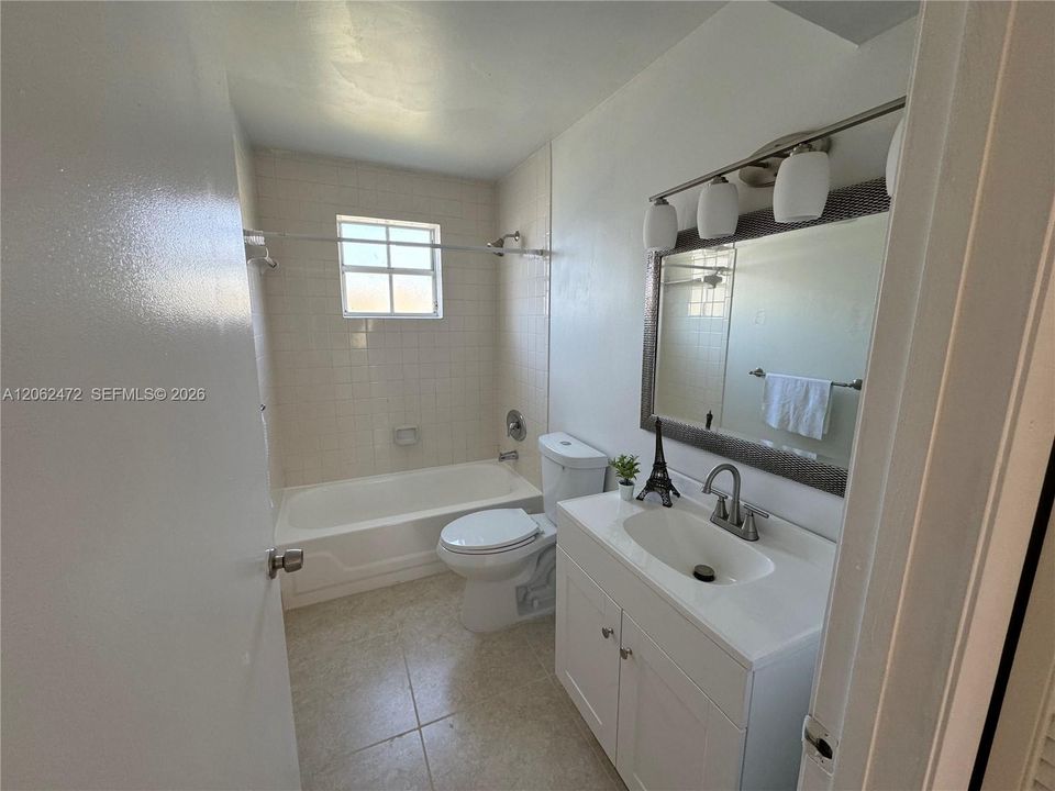 En Venta: $225,000 (2 camas, 2 baños, 805 Pies cuadrados)