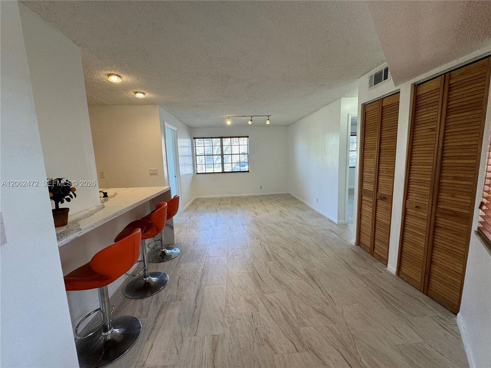 En Venta: $225,000 (2 camas, 2 baños, 805 Pies cuadrados)