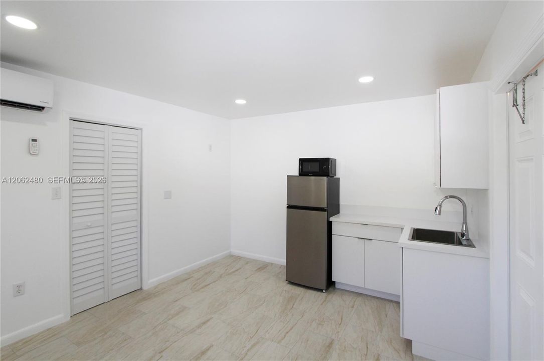 В аренду: $1,300 (1 спален, 1 ванн, 2055 Квадратных фут)