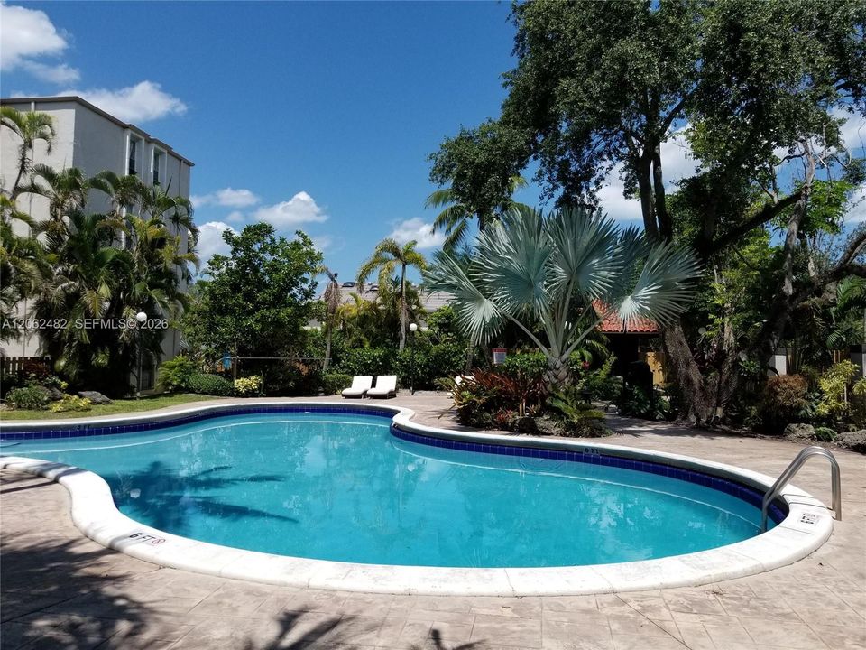 For Rent: $2,150 (1 beds, 1 baths, 852 Square Feet)