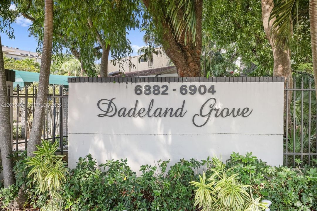 For Rent: $2,150 (1 beds, 1 baths, 852 Square Feet)