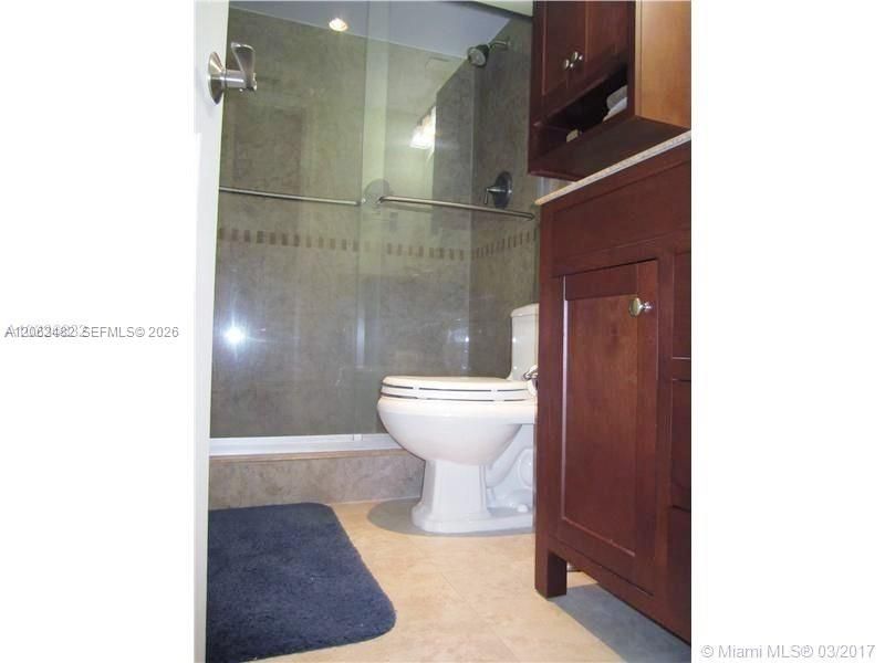 For Rent: $2,150 (1 beds, 1 baths, 852 Square Feet)